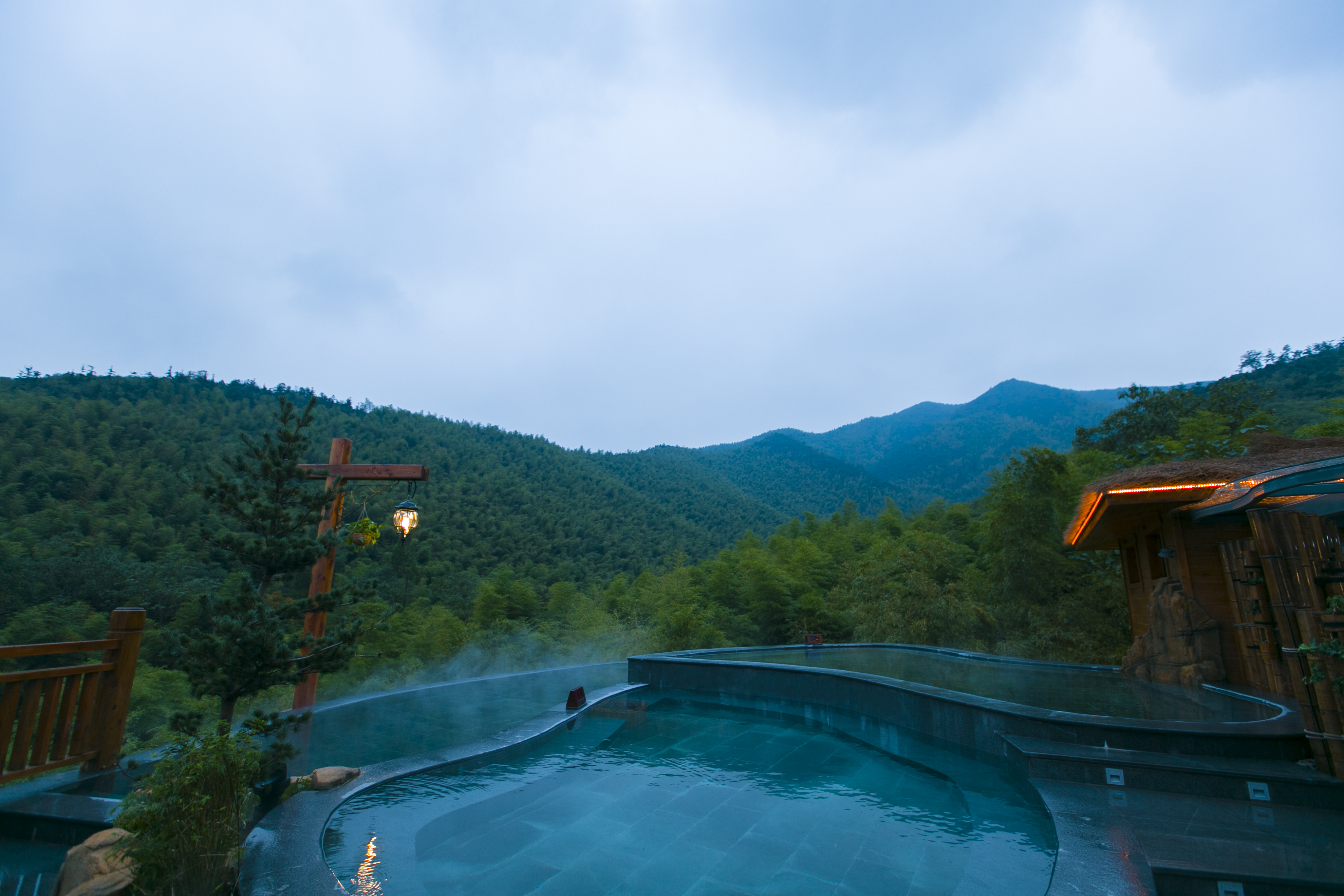 溧阳御水温泉度假酒店2晚 天目湖御水温泉双人票(赠天目湖砂锅鱼头)