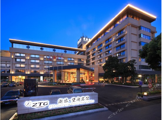 杭州望湖宾馆+杭州宋城景区套票(含宋城千古情演出)+可加购西湖游船\/灵隐飞来峰等门票