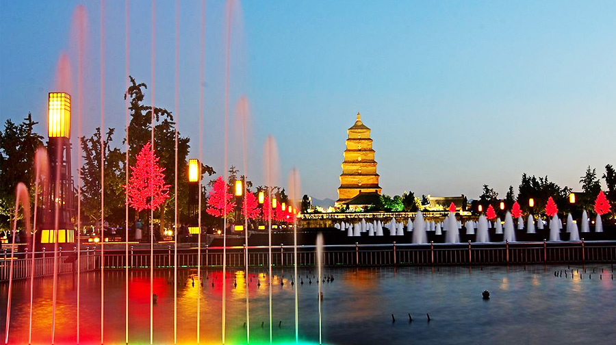 2030年gdp过万亿的城市_万亿gdp城市地图(2)