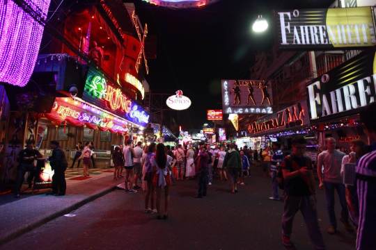 航班·上航正班机·0自费 1站购物 芭提雅海边连住·杜拉拉水上市场