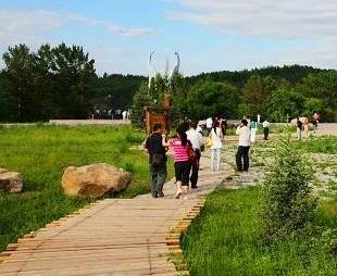 哈尔滨中央大街+鸡西兴凯湖湿地公园+虎林珍宝岛+抚远中国东方第一哨+伊春汤旺河林海奇石风景区+漠河北极村13日12晚自由行 哈尔滨中央大街+鸡西兴凯湖湿地公园+虎林珍宝岛+抚远中国东方第一哨+伊春汤旺河林海奇石风景区+漠河北极村13日12晚自由行