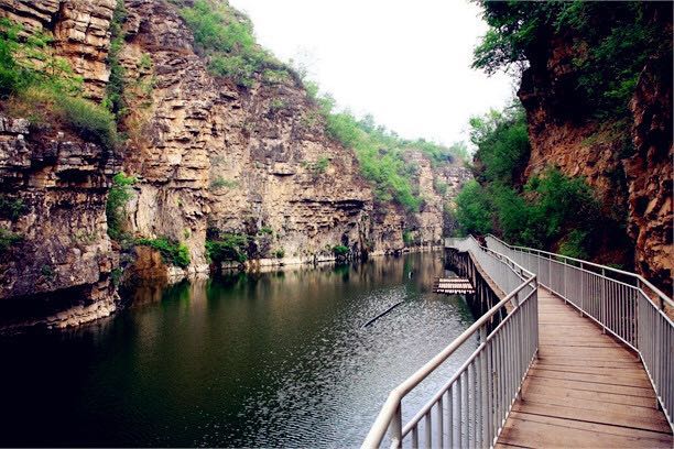 河北保定2日1晚跟团游【亲近自然 山水之旅】北方黄山白银大峡谷