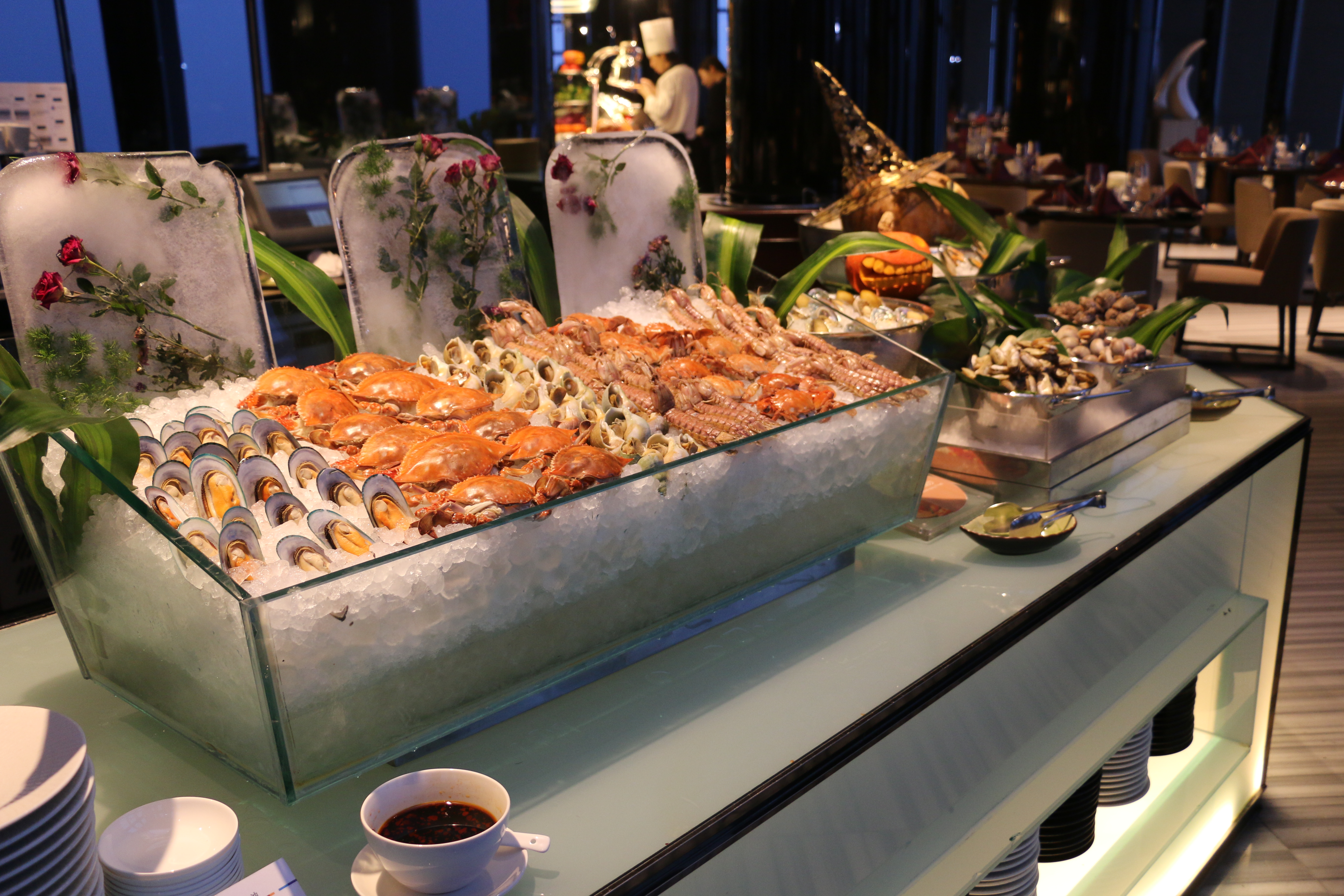 天津中心唐拉雅秀酒店1晚+单人思创餐厅自助