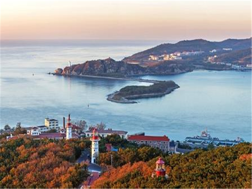 大连+旅顺+金石滩2日1晚跟团游亲海纯玩乘船喂海鸥留声机闯关东黄金