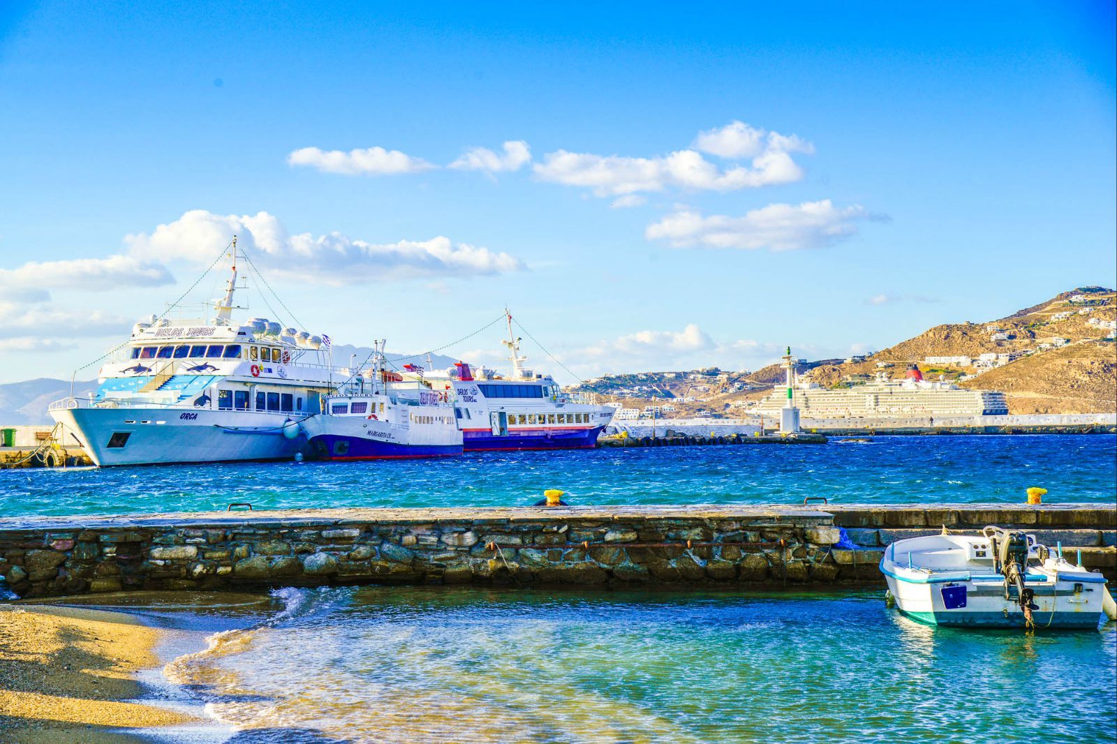 希腊雅典+米科诺斯岛+圣托里尼+土耳其伊斯坦布尔+萨夫兰博卢(番红花城)+卡帕多奇亚+孔亚+棉花堡+库萨达斯+恰纳卡莱18日15晚半自助游·希腊自由海岛时光+土耳其经典景点全景游