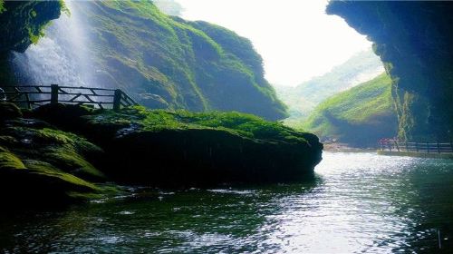 广西+德天跨国瀑布景区+通灵大峡谷+银滩5日4晚跟团游