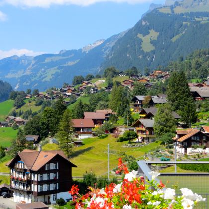 瑞士因特拉肯少女峰格林德瓦龙疆小镇一日游中文小团酒店接送 瑞士因特拉肯少女峰格林德瓦龙疆小镇一日游中文小团酒店接送