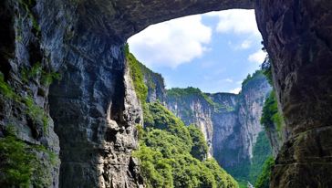 重庆武隆天坑地缝国家地质公园一日游【生态自