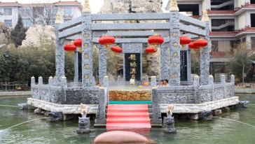 1)热带雨林温泉馆:室内温泉娱乐宫内,惊险刺激的特色温泉水上娱乐项目