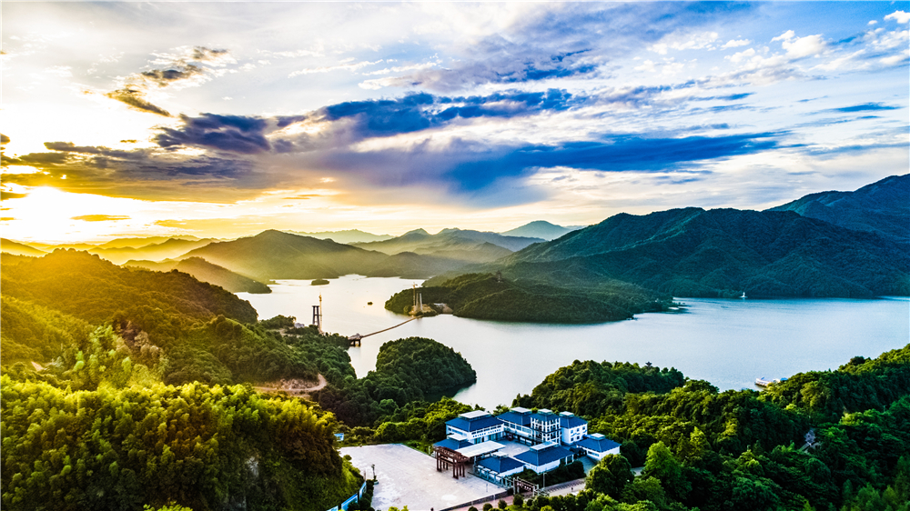 酒仙湖景区位于湖南省株洲市攸县境内,是酒埠江旅游区核心景区.