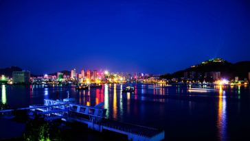 永乐号郑和宝船夜游三亚湾