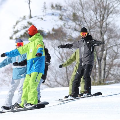 日本苗场滑雪场+神乐滑雪场二日游