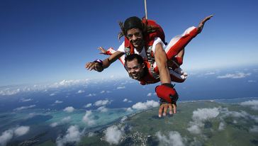 【一万英尺的极限挑战】毛里求斯高空跳伞体验