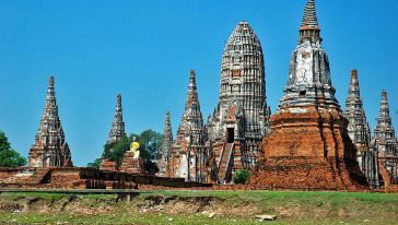 相等于曼谷的玉佛寺;帕玛哈泰寺(wat pha mahathat),是大城历史公园里