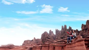 湘西坐龙峡+红石林+芙蓉镇一日游【张家界出