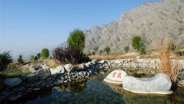 贺兰山岩画+瑞信温泉小镇一日游【银川出发】