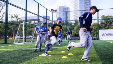 运动不是只有足球篮球--周末我们一起去打棒球