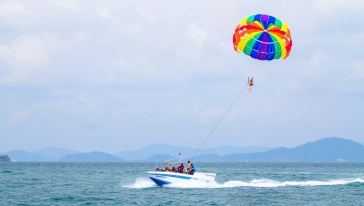 普吉 皇帝岛+珊瑚岛快艇一日游【降落伞】【船