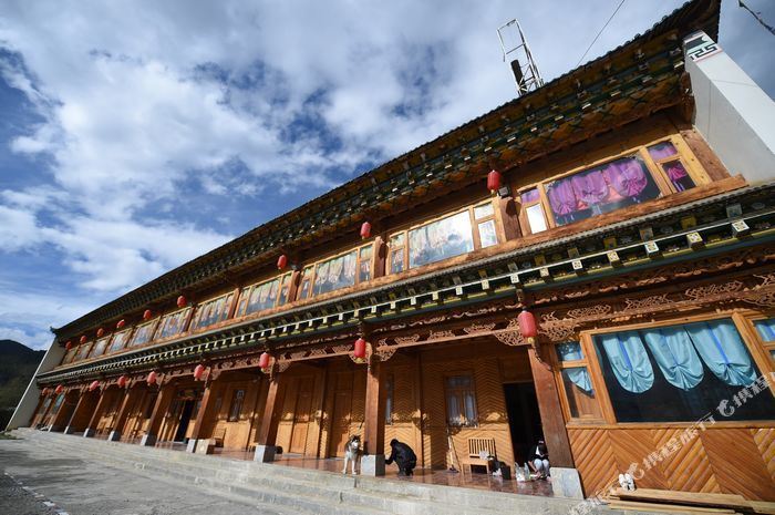 雅卡吉泽藏文化山庄