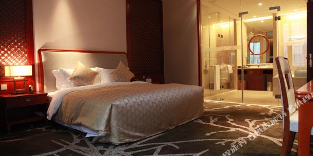 天津鲤鱼门大酒店1晚+泰达航母主题公园门票