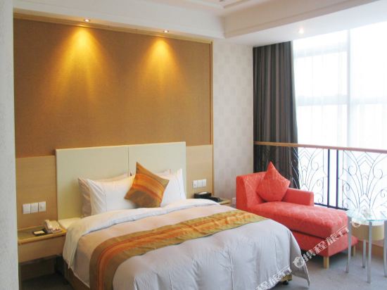 东莞嘉辉会酒店1晚+双人自助晚餐+龙凤山庄玻