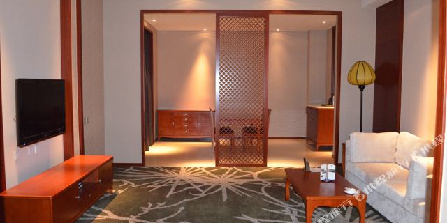 天津鲤鱼门大酒店1晚+泰达航母主题公园门票