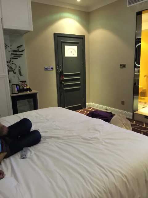 女孩睡觉图片简笔画