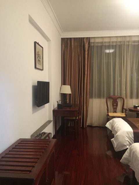 背景墙 房间 家居 酒店 设计 卧室 卧室装修 现代 装修 479_640 竖版