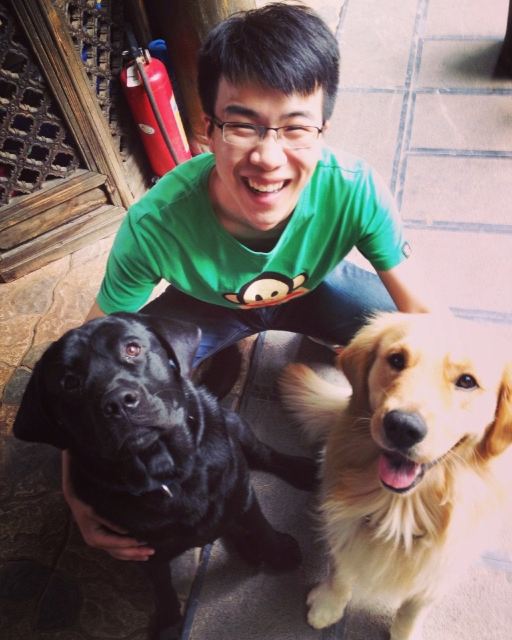 丽江山美水美,人更美,初次来到丽江,身临其境的感受到了这里的古风古韵,享受到了这里的人文情怀,来到丽江,找到这家客栈,客栈的接待的小哥非常的热情,当天非常晚的把我们接回客栈,接回客栈,就向我们介绍当地的风土人情,介绍这里的美食,拿出地图,为我们做出细细的讲解,也提前为我们第二天的游行做出合理的安排。,一出客栈就能体会到丽江古城的古风古韵,实在是非常的优美的一个地理位置。客栈服务到位,每天都会有人帮忙清扫,服务态度热情诚恳,,说话让人听的非常的舒服。也让人活的舒心。客栈卫生整洁干净,更加让人在一个这样的温馨