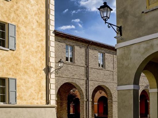马蒂尔德迪嘉诺撒高尔夫温泉度假酒店(matilde di canossa golf spa&