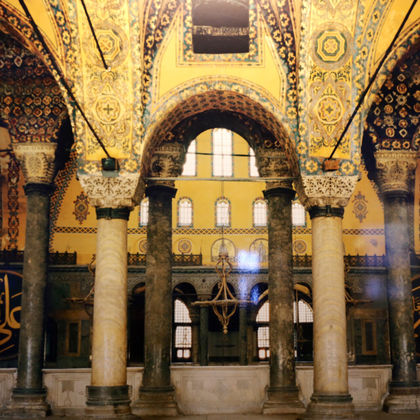 地下水宫+大巴扎+蓝色清真寺+苏莱曼尼耶清真寺+土耳其圣索菲亚大教堂+狄奥多西地下宫殿一日游