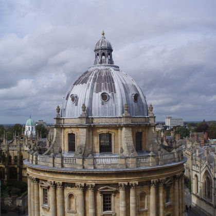 英国牛津+博德莱安图书馆+阿什莫林博物馆+圣母玛利亚大学教堂一日游