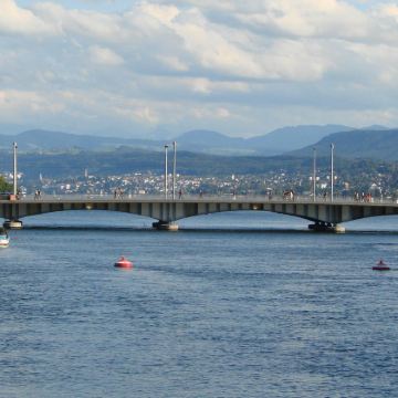 瑞士+苏黎世湖+施皮茨小镇+西庸城堡8日6晚私家团 瑞士+苏黎世湖+施皮茨小镇+西庸城堡8日6晚私家团