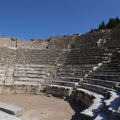 土耳其库萨达斯埃菲索斯大剧场+阿尔忒弥斯神庙+希林杰小镇+塞尔苏斯图书馆一日游