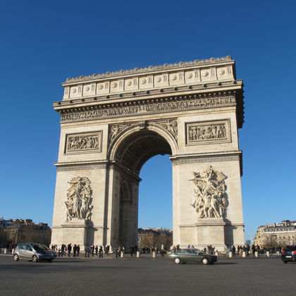 法国巴黎埃菲尔铁塔+凯旋门+香榭丽舍大街+协和广场+卢浮宫+凡尔赛宫二日游
