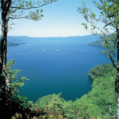 日本青森十和田湖+十和田湖奥入瀬渓流記念碑+十和田神社一日游