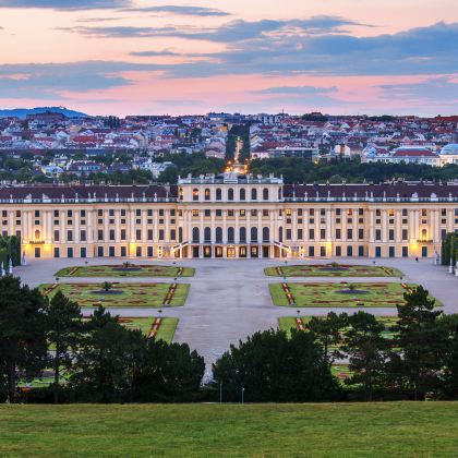 奥地利美泉宫+维也纳巴士观光半日游|含免排队门票+专业导游 奥地利美泉宫+维也纳巴士观光半日游|含免排队门票+专业导游