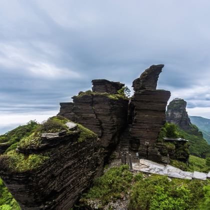 贵州青岩古镇+镇远古城+梵净山+遵义+中国酒文化城+赤水丹霞旅游区·大瀑布+佛光岩6日5晚私家团