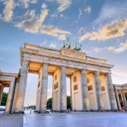 柏林+勃兰登堡门+什未林+什未林城堡+吕贝克+霍尔斯坦门+汉堡+汉堡微缩景观世界六日游