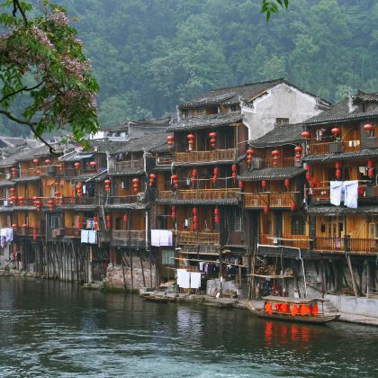 凤凰古城+矮寨大桥+德夯大峡谷3日2晚跟团游 凤凰古城+矮寨大桥+德夯大峡谷3日2晚跟团游