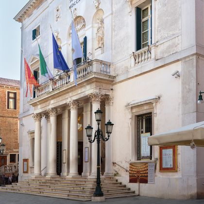 意大利威尼斯凤凰歌剧院+雷登托雷教堂+圣玛利亚和圣多纳托教堂+葛拉西宫一日游