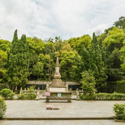 韶关+丹霞山+郴州+莽山·五指峰景区+东江湖旅游区+仰天湖大草原6日5晚私家团