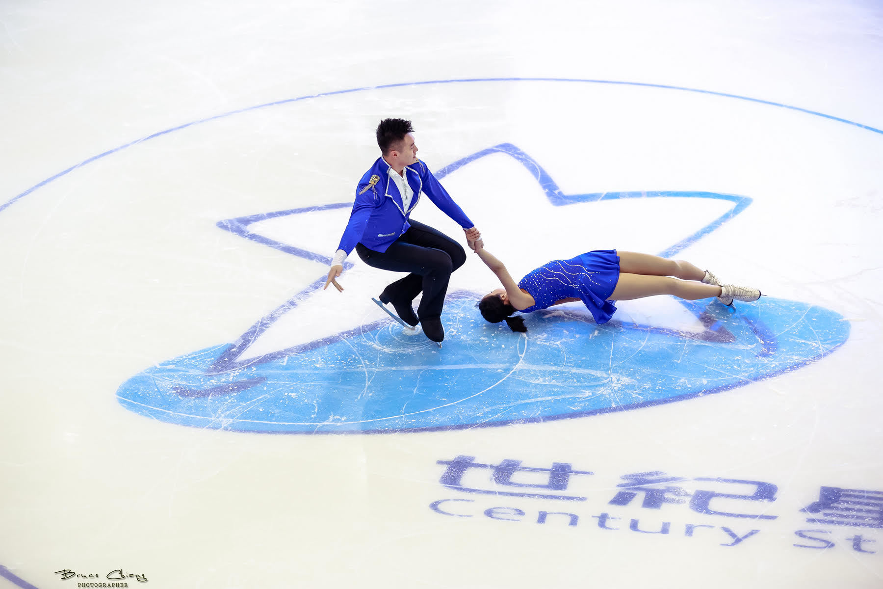 无锡凯宾斯基饭店1晚+2大1小90分钟滑冰+30