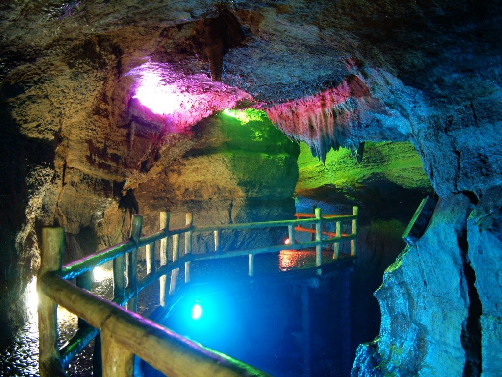 乐园游·山东临沂2日1晚跟团游(2钻)·竹泉村+地下大峡谷+天上王城.最高立减100-【携程旅游】