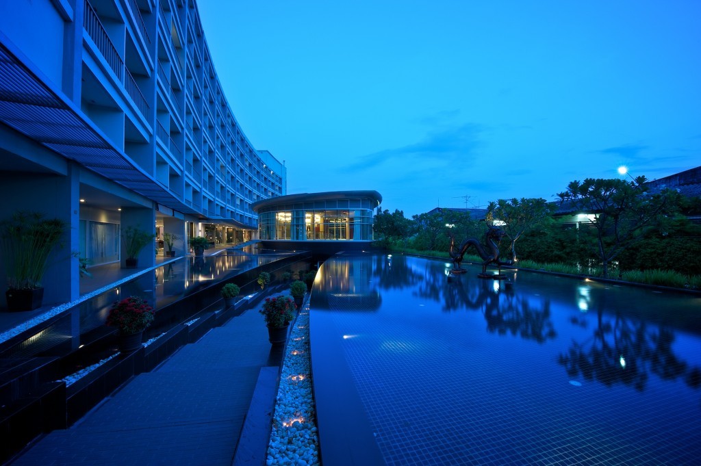 泰国曼谷+芭提雅+清迈8日6晚跟团游·香港转