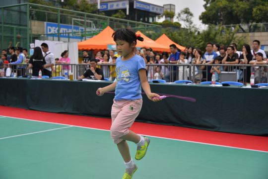 如何教孩子学跳绳6-12岁 CggYGVXW6UyANEcjAATp12iW2AU252.jpg