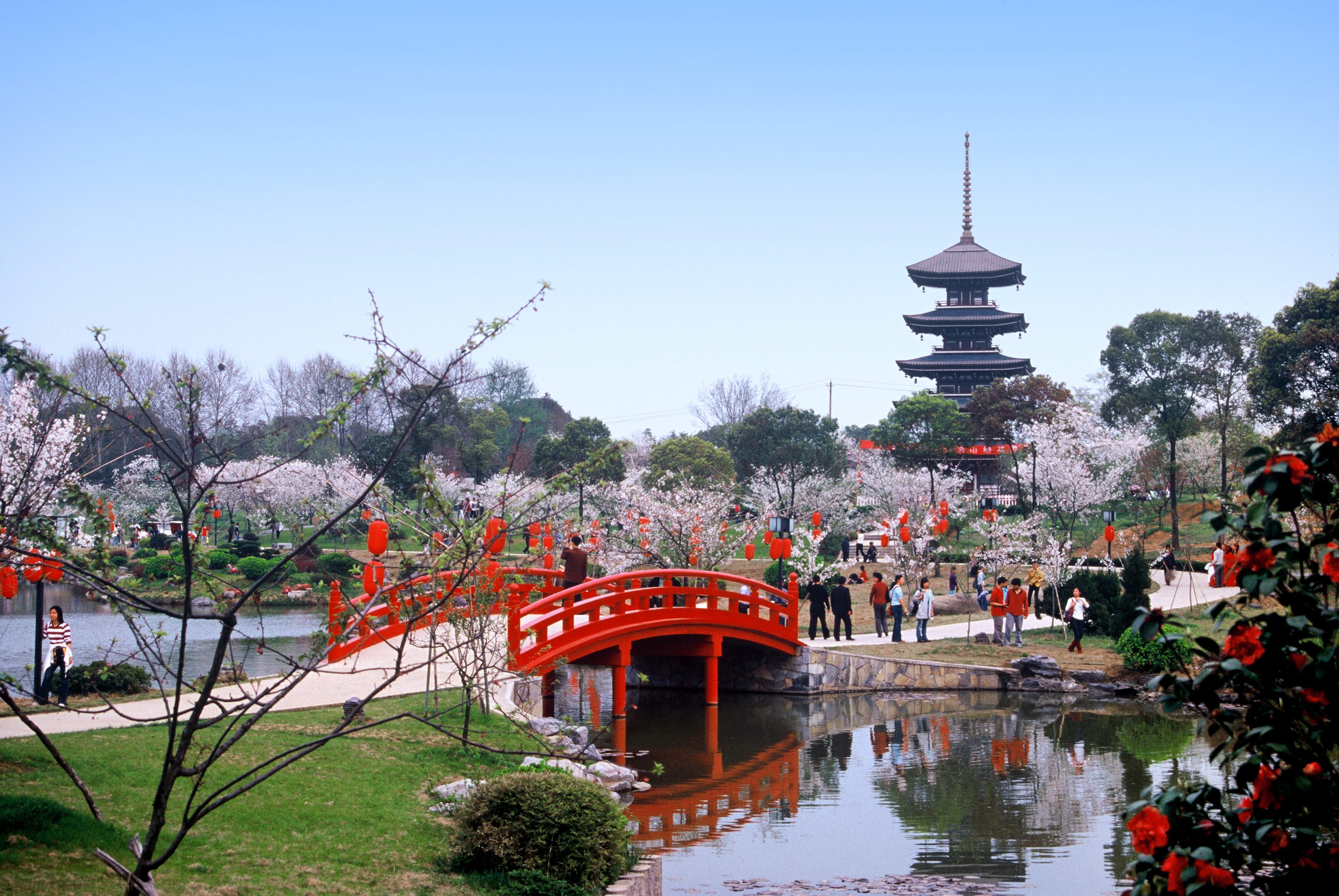 【踏青特惠】弘毅大酒店(武汉大学国际学术交流中心)1晚+东湖磨山景区门票2张【东湖边四星酒店,近省博物馆、楚河汉街】-【携程自由行景酒套餐】