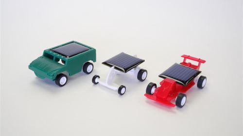 秸秆纸做家具太阳能发电门前是麦田和湿地_手