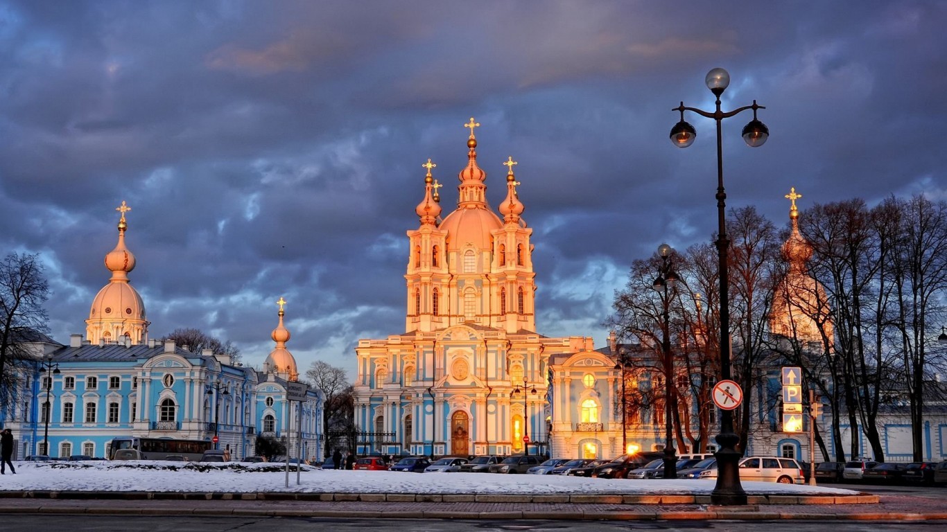 俄罗斯莫斯科+圣彼得堡9日7晚跟团游(4钻)·探