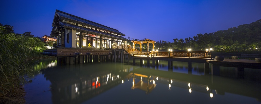 惠州中信汤泉酒店2晚+双人无限次温泉+双人豪华早餐，热汤、冷泉、瀑布三位一体，尽享九龙潭下--私密园林温泉!【广发携程卡立减250!】-【携程自由行景酒套餐】